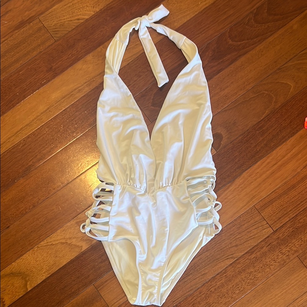 NWT 6 SHORE ROAD White Halter One-Piece Swimsuit